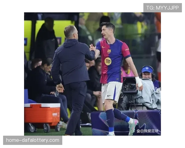 德容缺席迫使阵容调整 弗里克如何重组巴萨中场出球体系